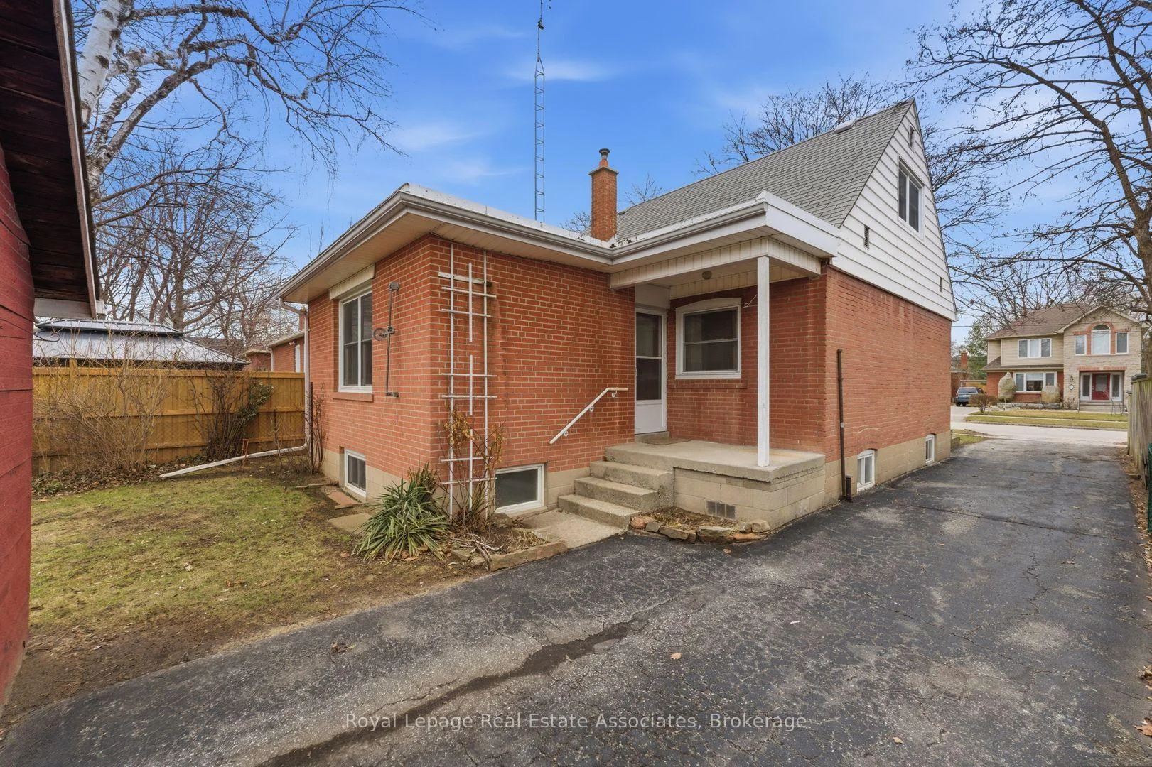 Photo 48 of 68 Gair Drive, Etobicoke, Alderwood — HOMEH
