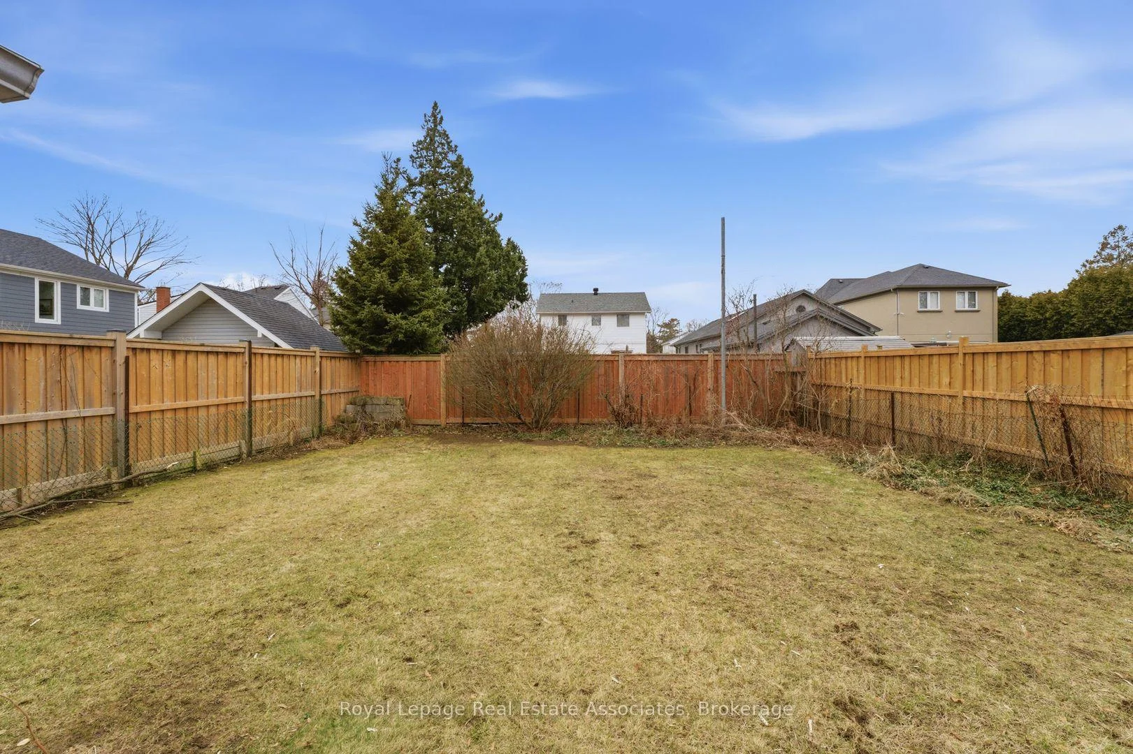 Photo 54 of 68 Gair Drive, Etobicoke, Alderwood — HOMEH