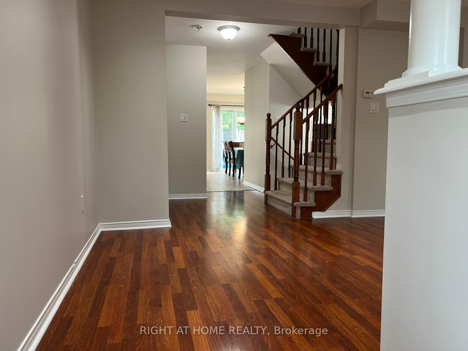 Photo 8 of 39 Golden Iris Crescent, Hamilton, Waterdown — HOMEH
