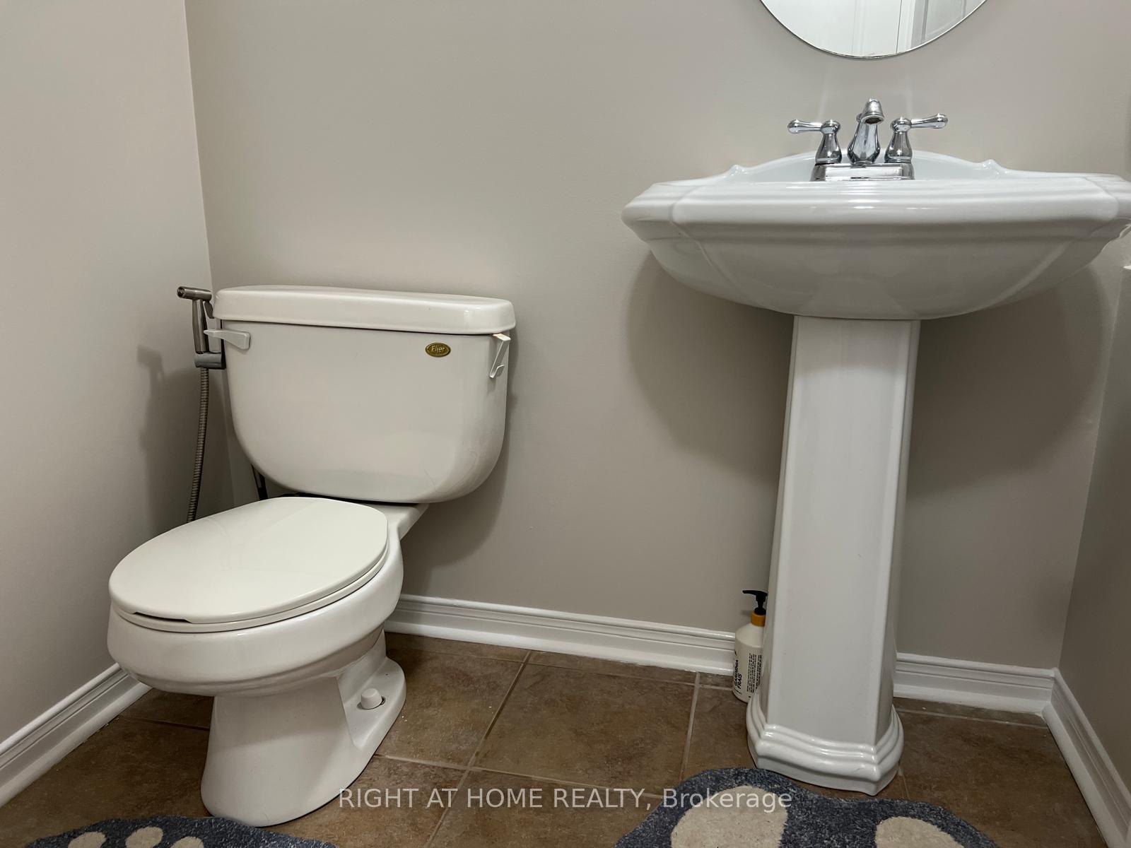 Photo 10 of 39 Golden Iris Crescent, Hamilton, Waterdown — HOMEH