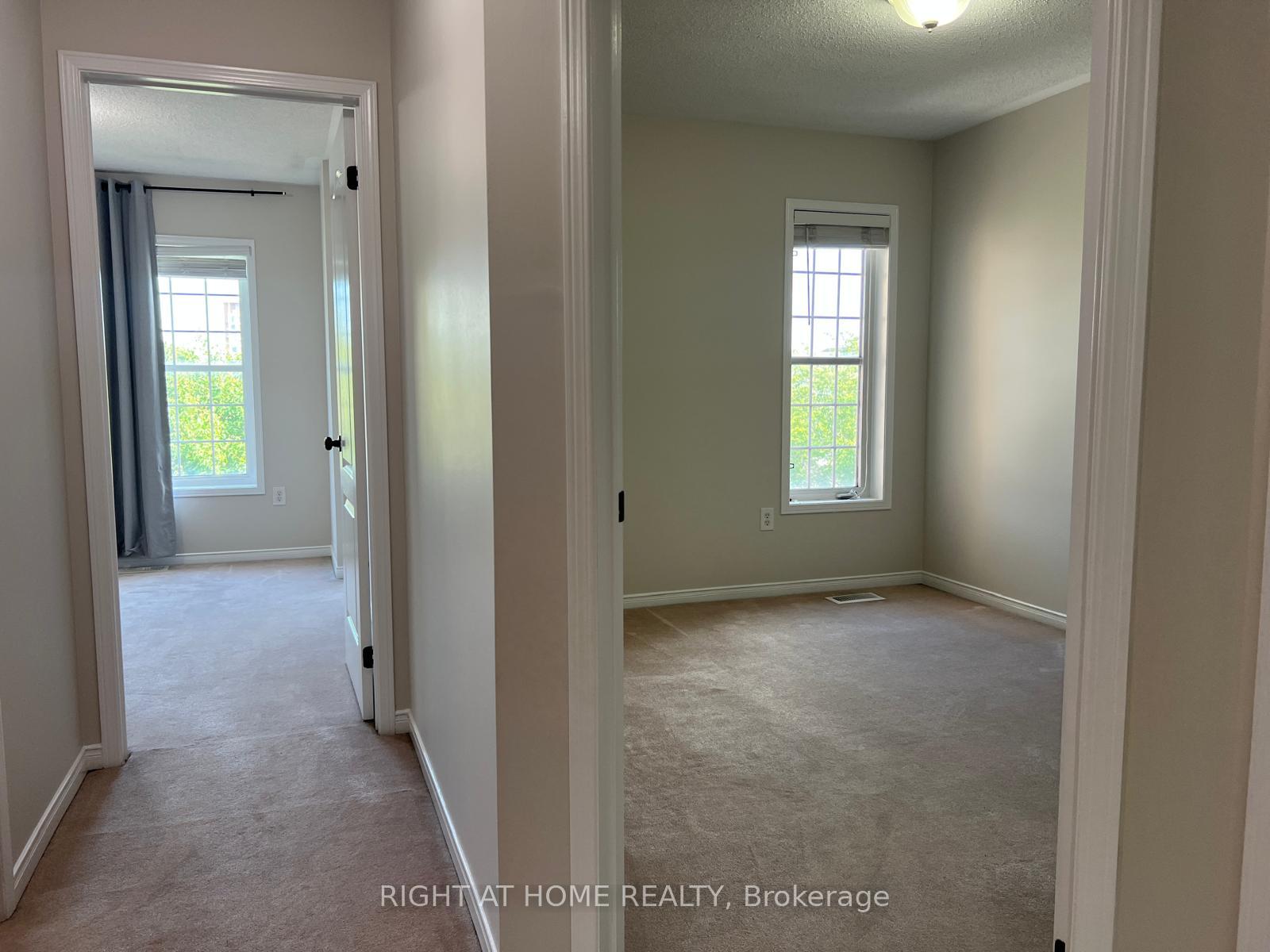 Photo 28 of 39 Golden Iris Crescent, Hamilton, Waterdown — HOMEH