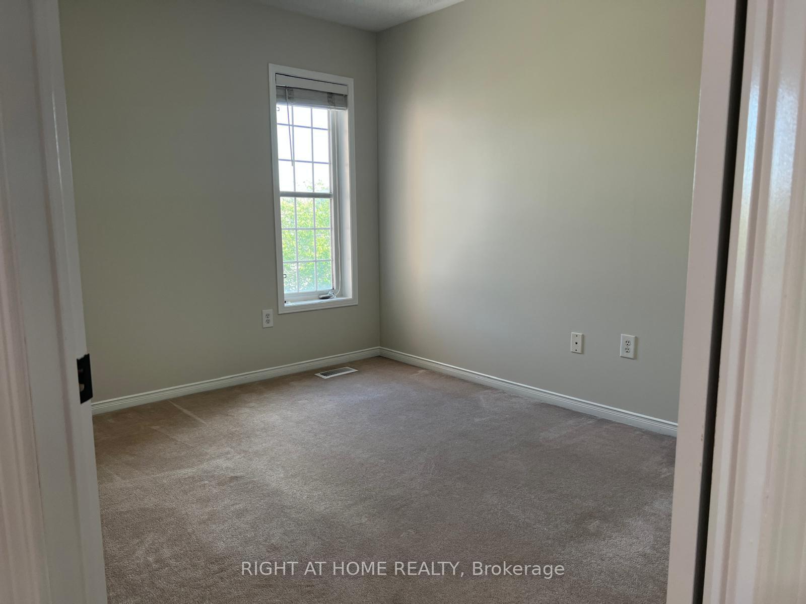 Photo 30 of 39 Golden Iris Crescent, Hamilton, Waterdown — HOMEH