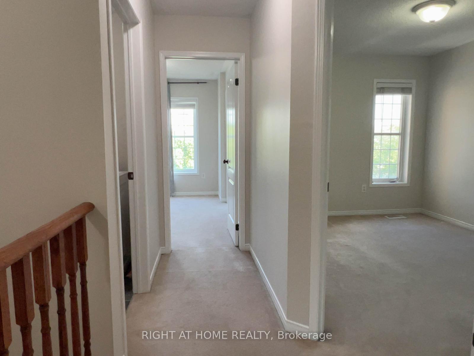 Photo 31 of 39 Golden Iris Crescent, Hamilton, Waterdown — HOMEH