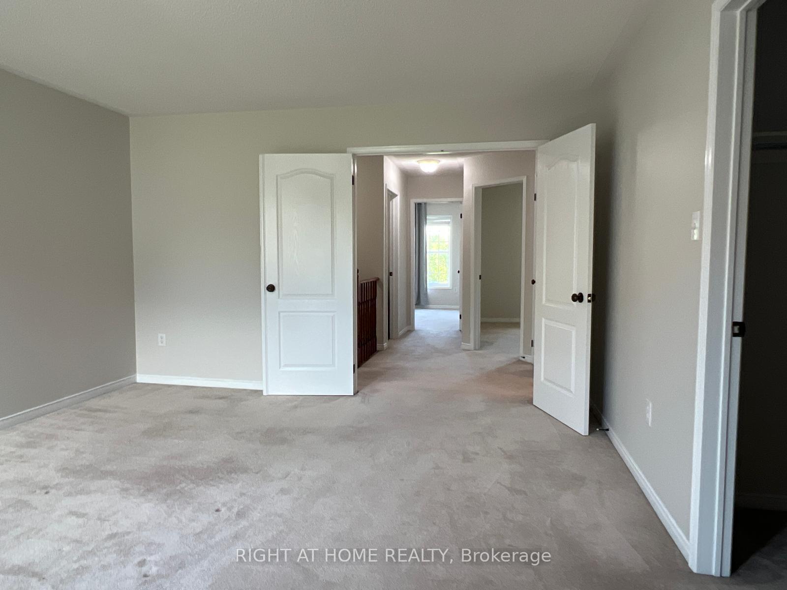 Photo 32 of 39 Golden Iris Crescent, Hamilton, Waterdown — HOMEH