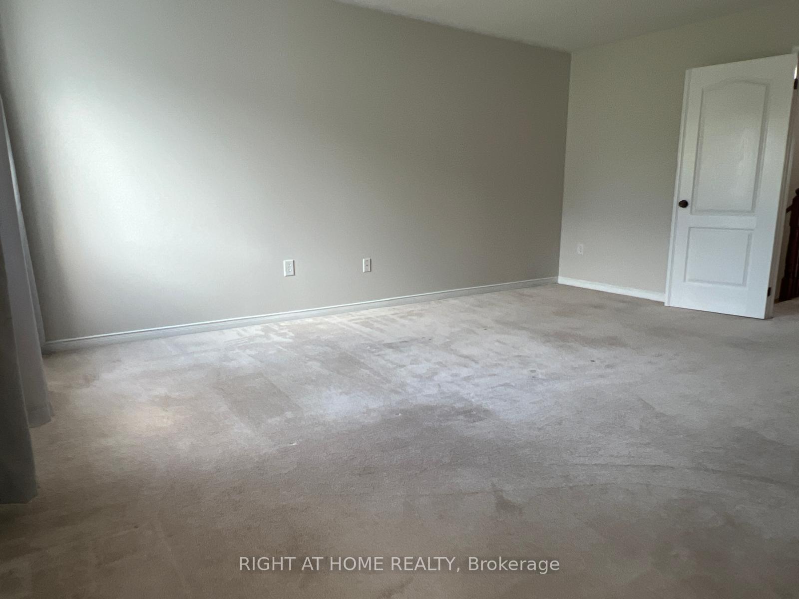 Photo 33 of 39 Golden Iris Crescent, Hamilton, Waterdown — HOMEH