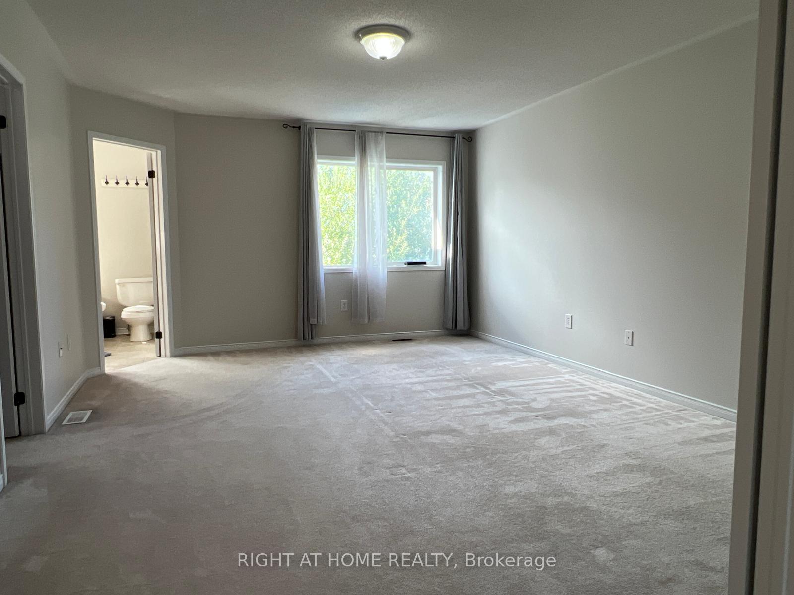 Photo 34 of 39 Golden Iris Crescent, Hamilton, Waterdown — HOMEH