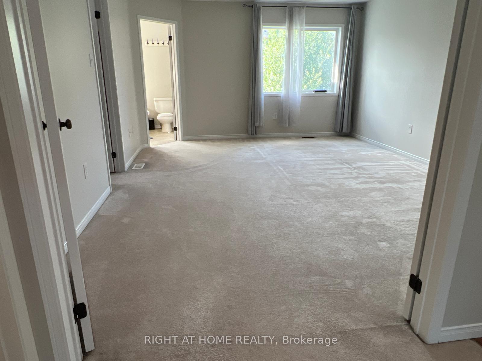 Photo 35 of 39 Golden Iris Crescent, Hamilton, Waterdown — HOMEH