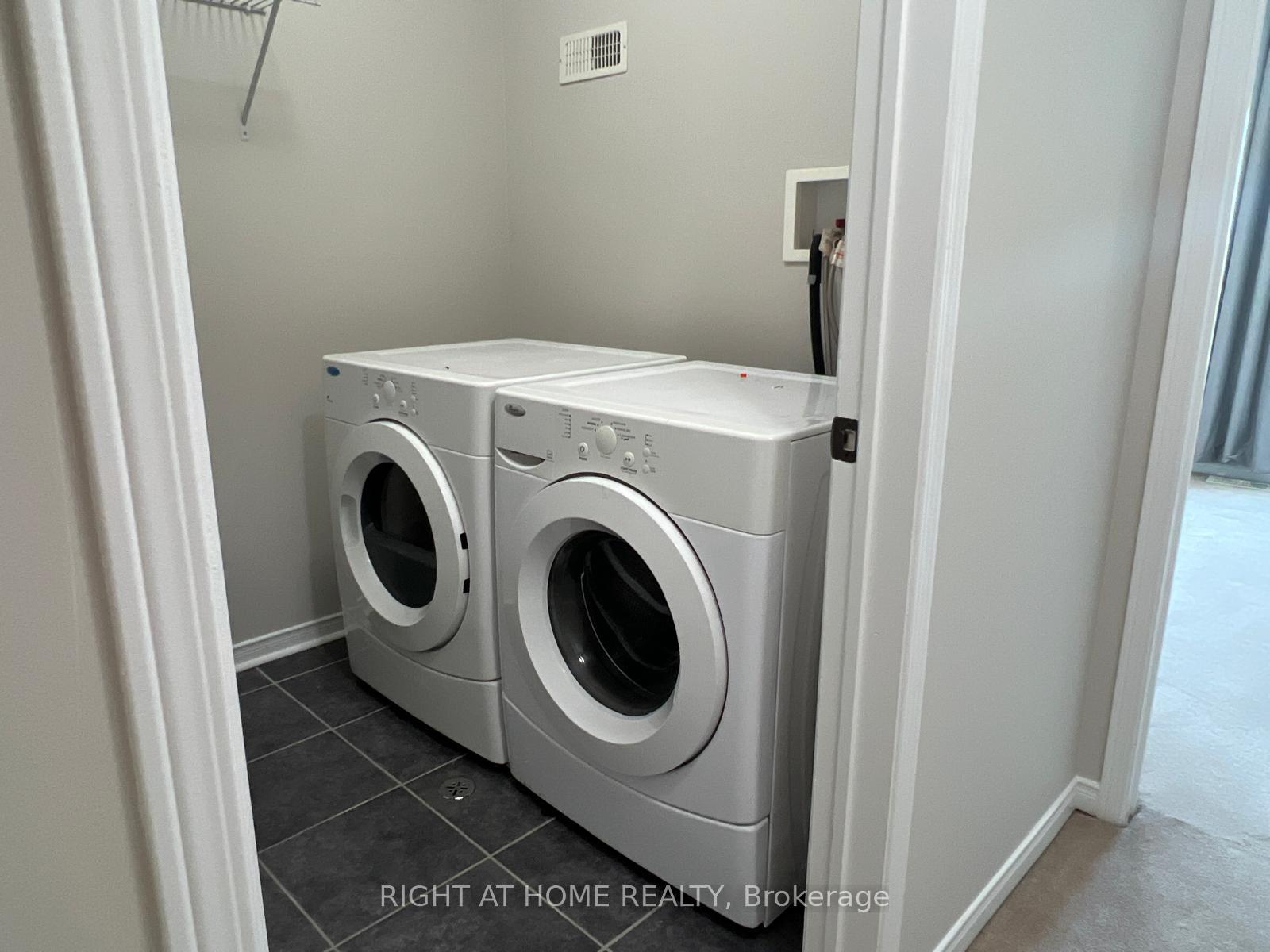 Photo 40 of 39 Golden Iris Crescent, Hamilton, Waterdown — HOMEH