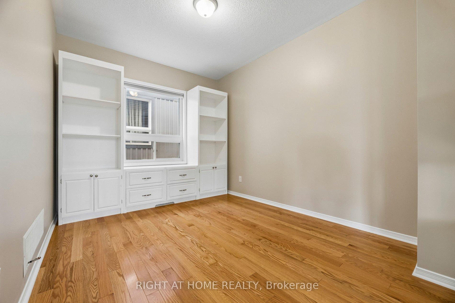 Photo 11 of 150 Jennings Drive, Clarington, Bowmanville — HOMEH