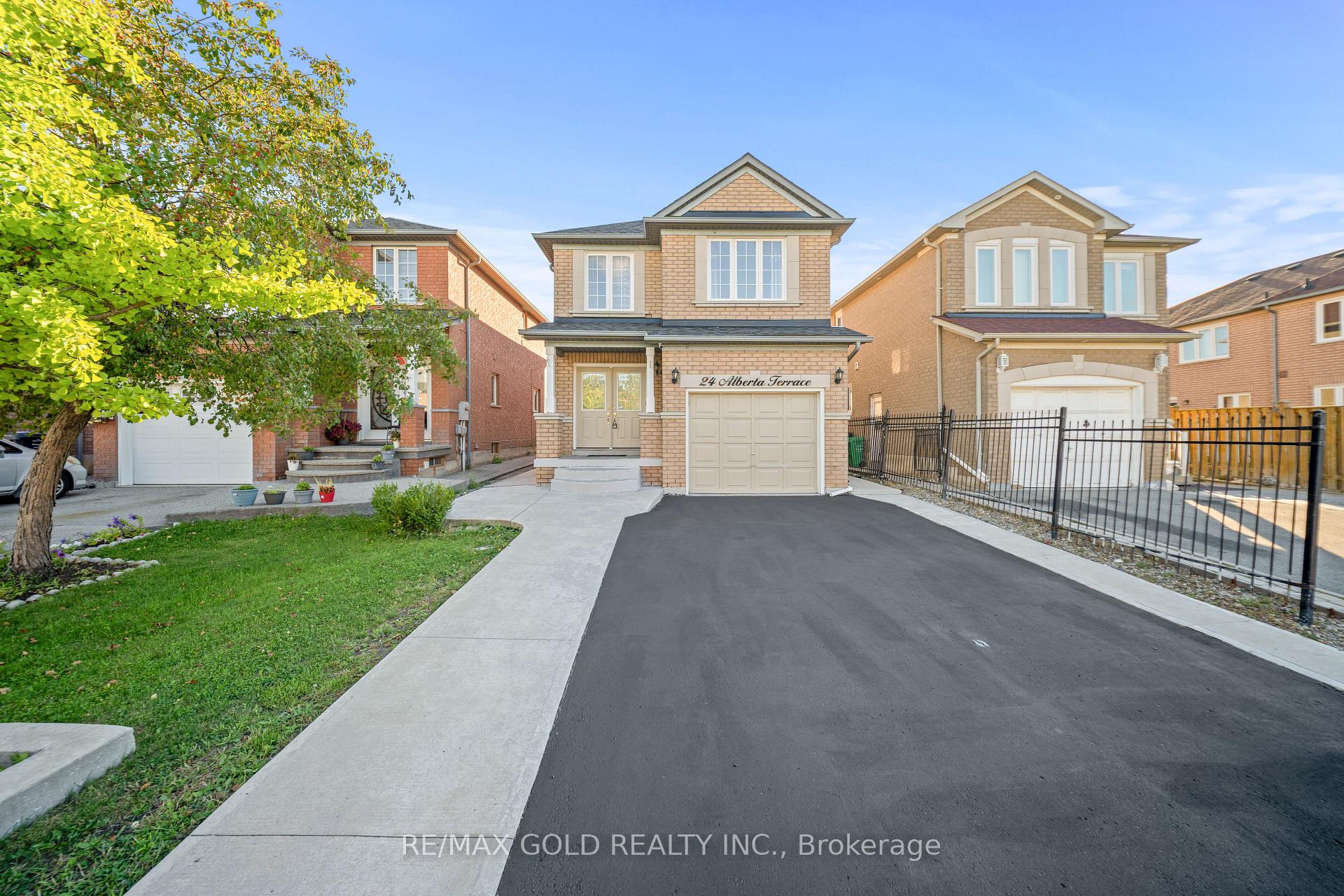 Photo 1 of 24 Alberta Terrace, Brampton, Sandringham-Wellington — HOMEH