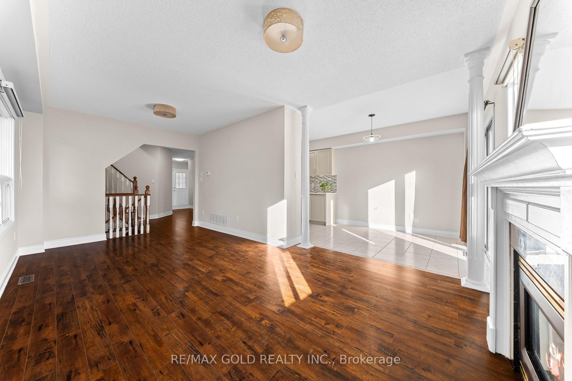 Photo 4 of 24 Alberta Terrace, Brampton, Sandringham-Wellington — HOMEH