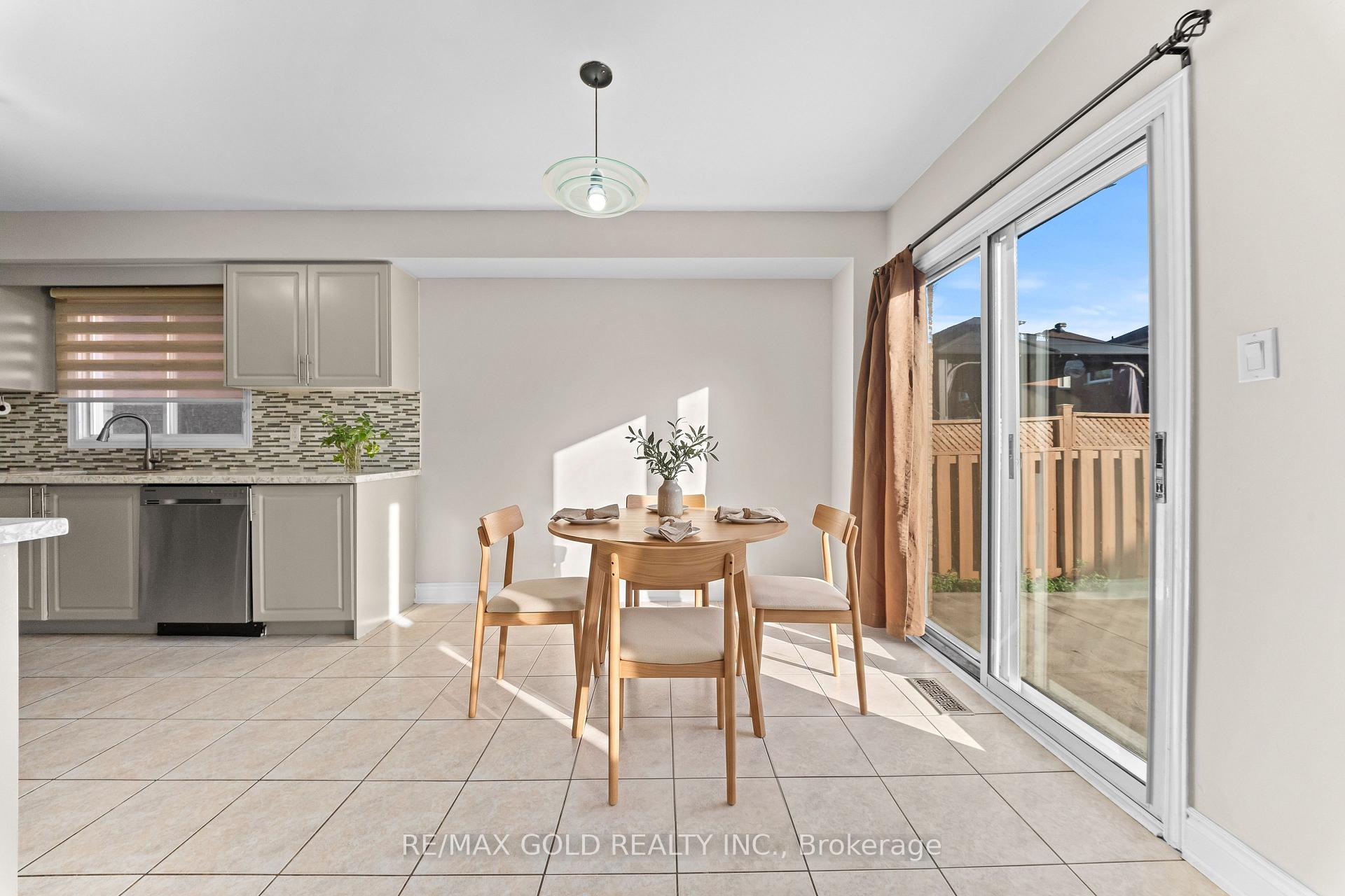 Photo 5 of 24 Alberta Terrace, Brampton, Sandringham-Wellington — HOMEH