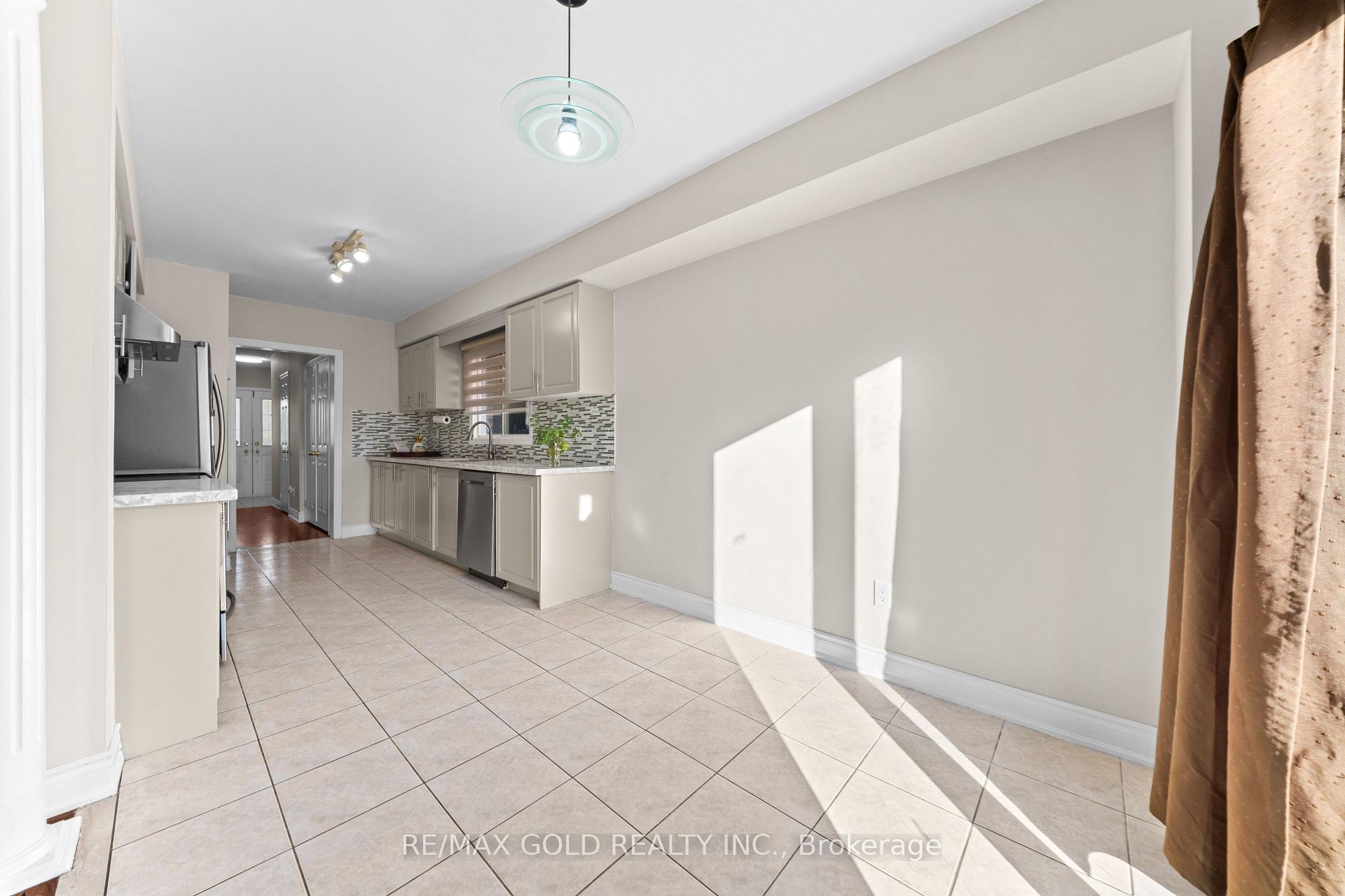 Photo 6 of 24 Alberta Terrace, Brampton, Sandringham-Wellington — HOMEH