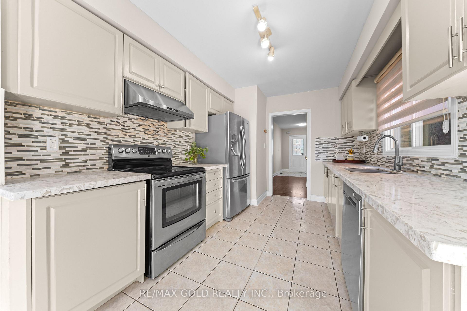 Photo 7 of 24 Alberta Terrace, Brampton, Sandringham-Wellington — HOMEH