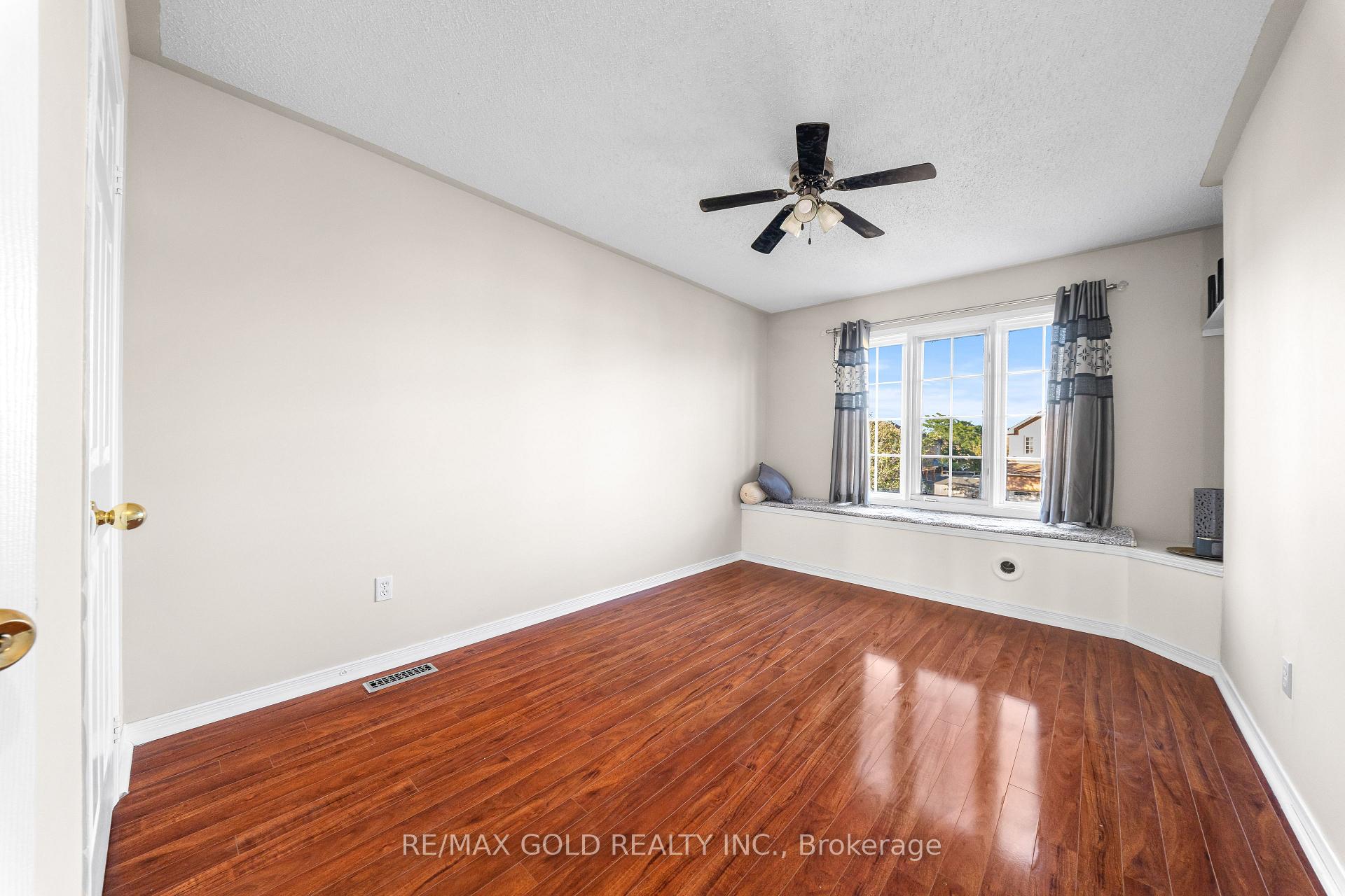 Photo 12 of 24 Alberta Terrace, Brampton, Sandringham-Wellington — HOMEH