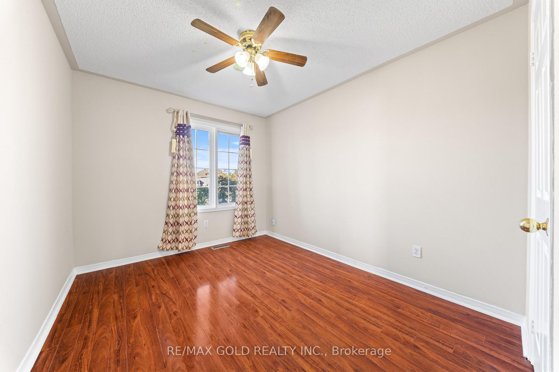Photo 13 of 24 Alberta Terrace, Brampton, Sandringham-Wellington — HOMEH