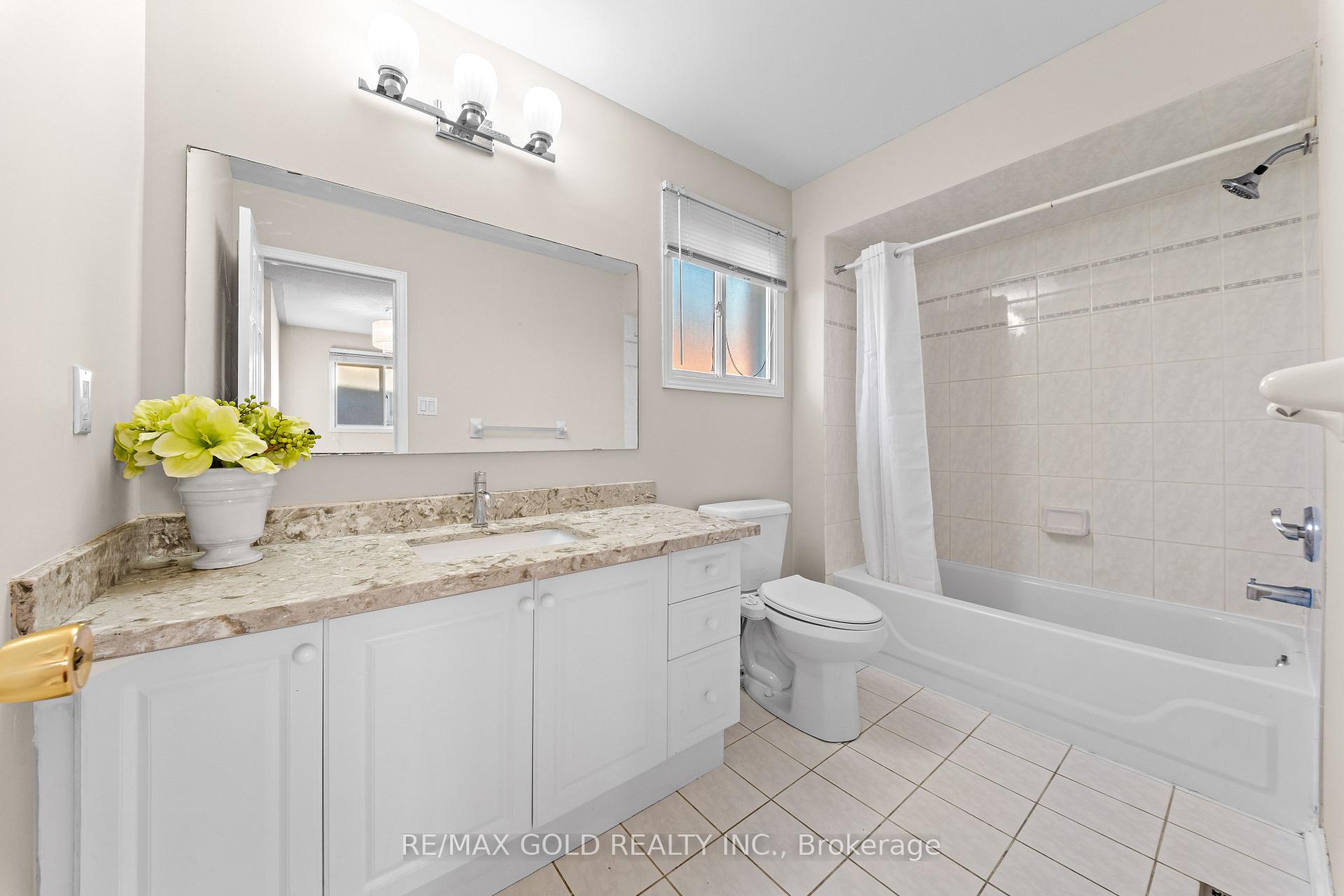 Photo 14 of 24 Alberta Terrace, Brampton, Sandringham-Wellington — HOMEH