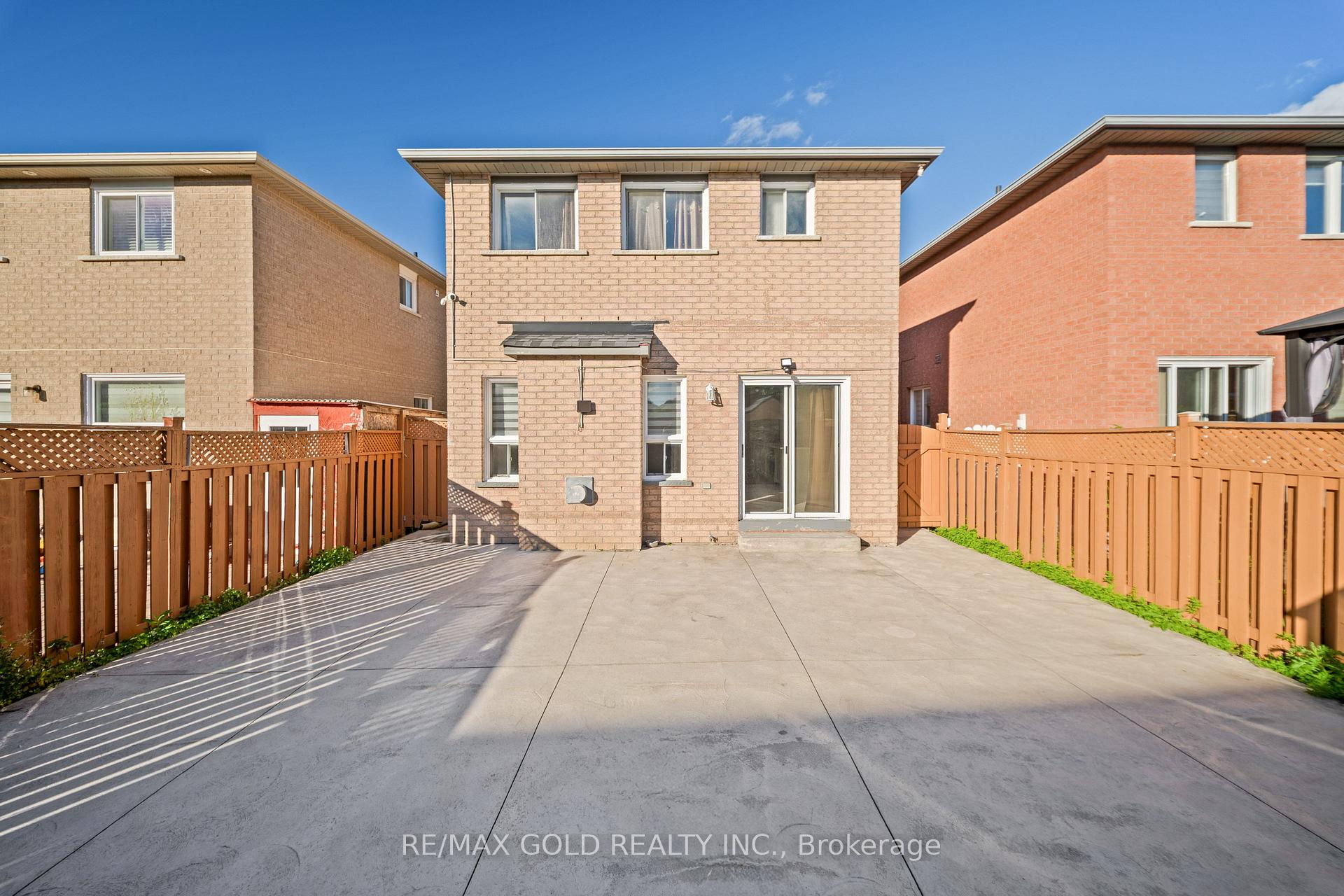 Photo 17 of 24 Alberta Terrace, Brampton, Sandringham-Wellington — HOMEH