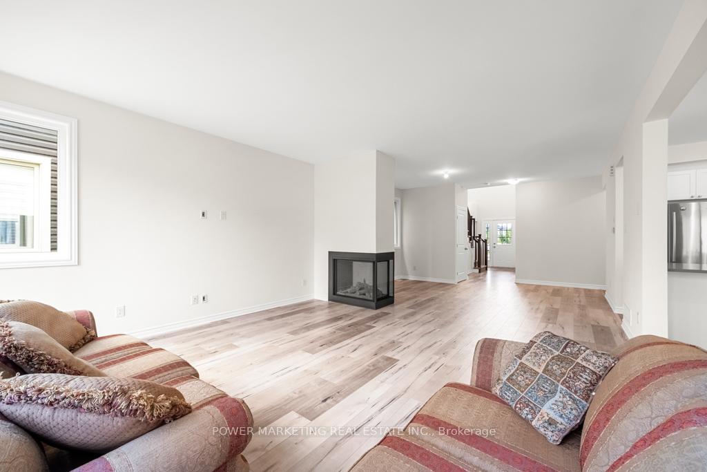 Photo 12 of 69 Defence Street, Ottawa, Kanata - Emerald Meadows/Trailwest — HOMEH