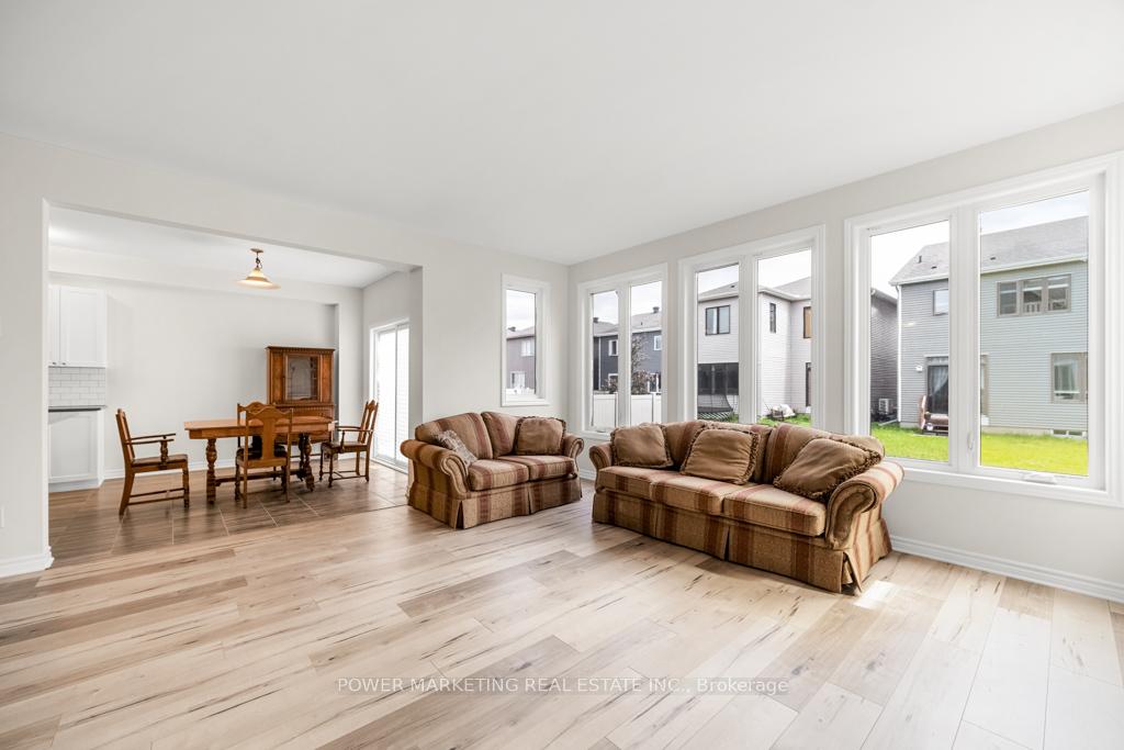 Photo 13 of 69 Defence Street, Ottawa, Kanata - Emerald Meadows/Trailwest — HOMEH