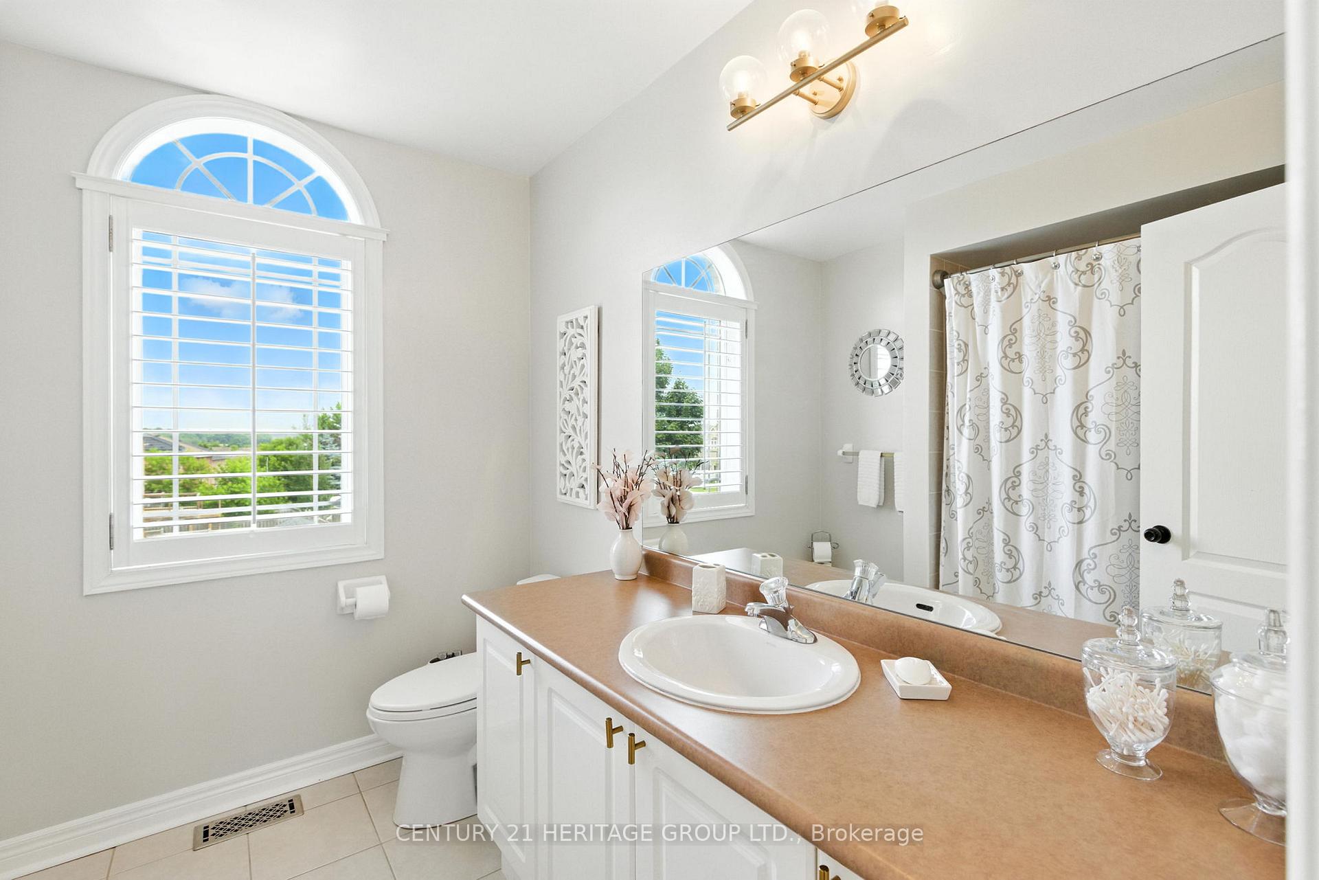 Photo 19 of 106 Laurendale Avenue, Georgina, Keswick South — HOMEH