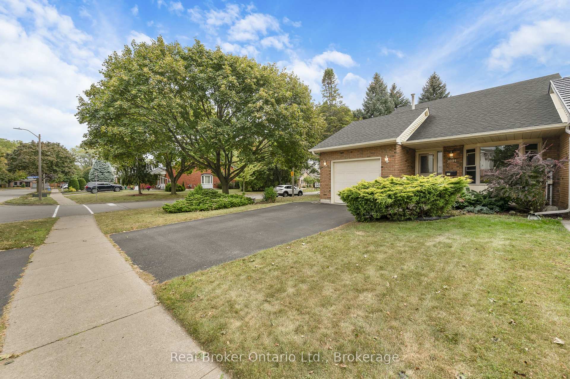 Photo 2 of 1091 Stephenson Drive, Burlington, Brant — HOMEH