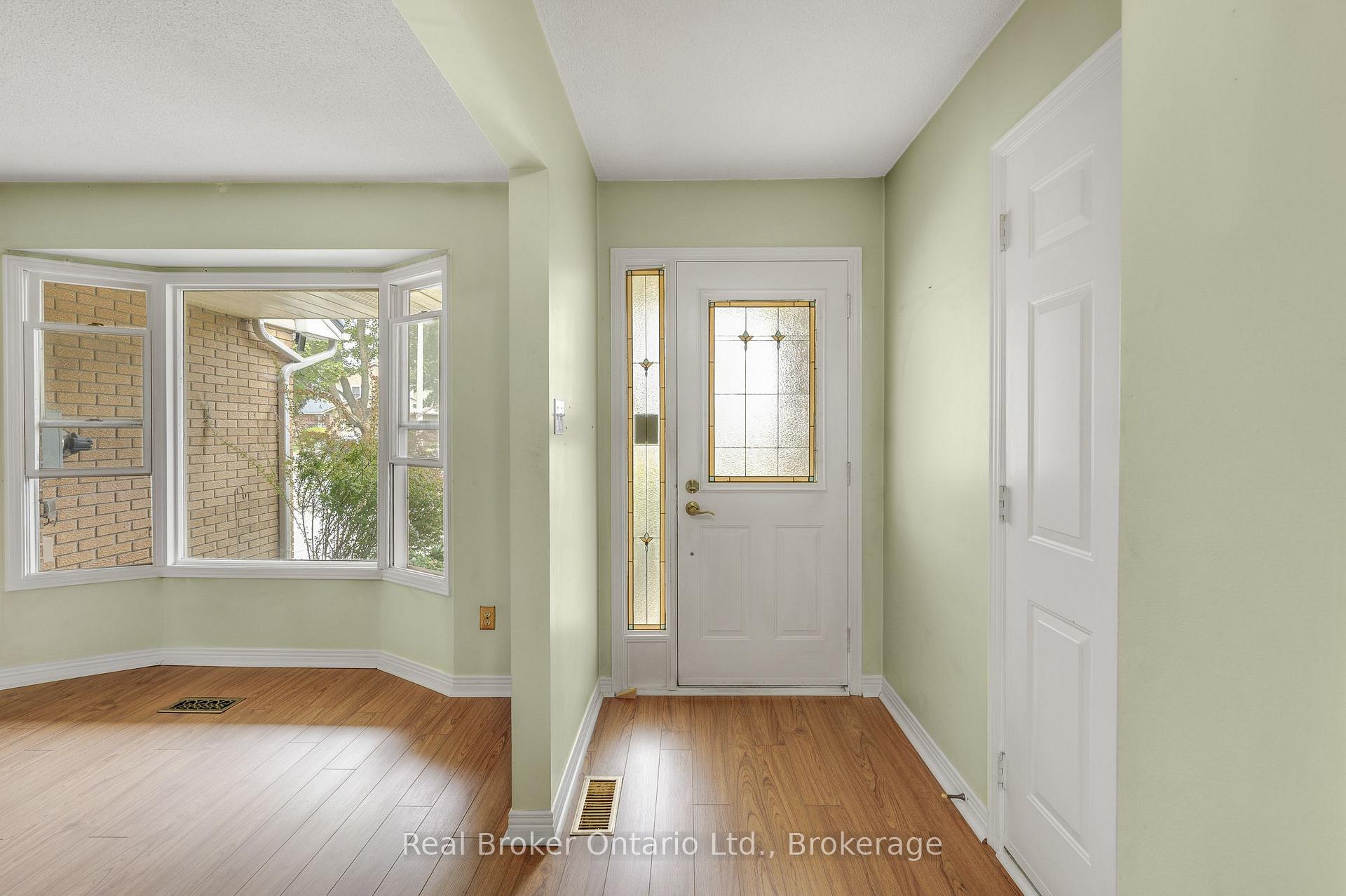 Photo 5 of 1091 Stephenson Drive, Burlington, Brant — HOMEH