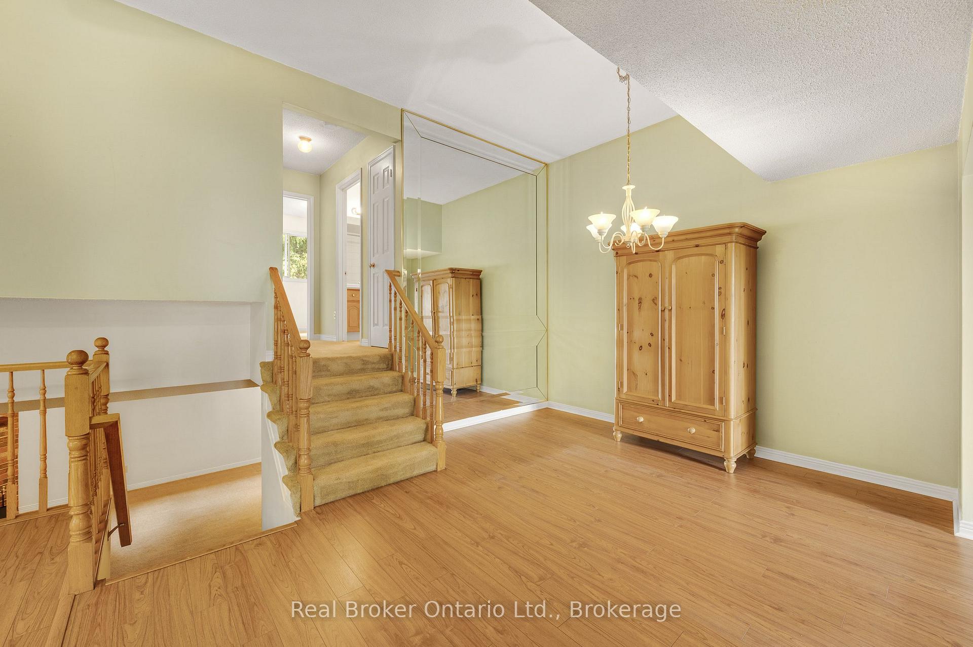 Photo 15 of 1091 Stephenson Drive, Burlington, Brant — HOMEH