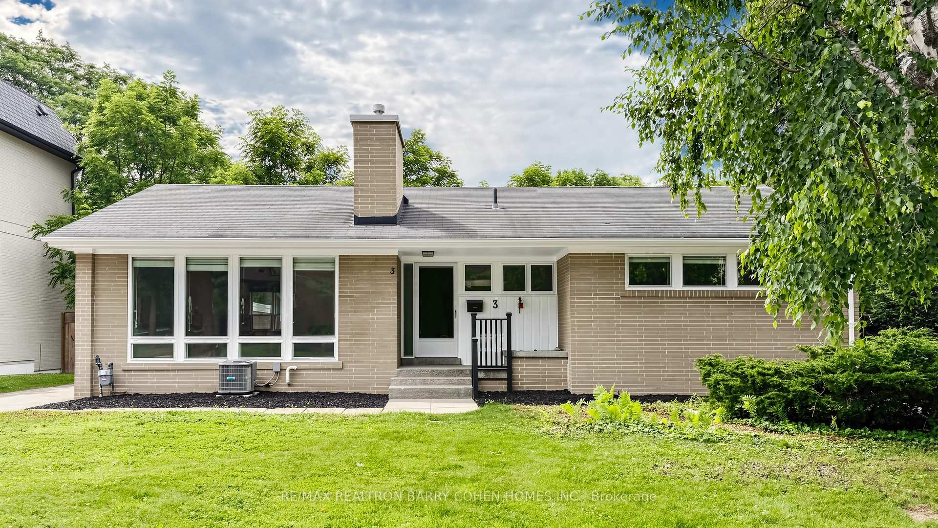 Photo 2 of 3 Greengate Road, North York, Banbury-Don Mills — HOMEH