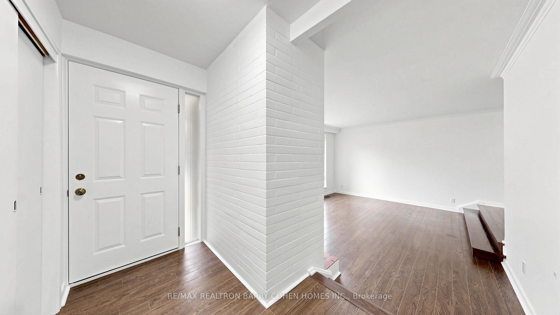 Photo 5 of 3 Greengate Road, North York, Banbury-Don Mills — HOMEH