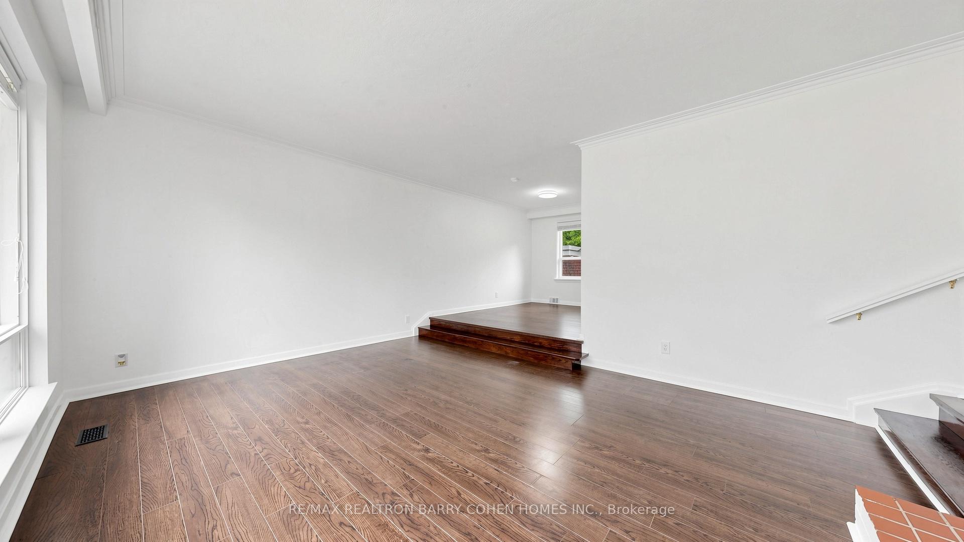 Photo 9 of 3 Greengate Road, North York, Banbury-Don Mills — HOMEH