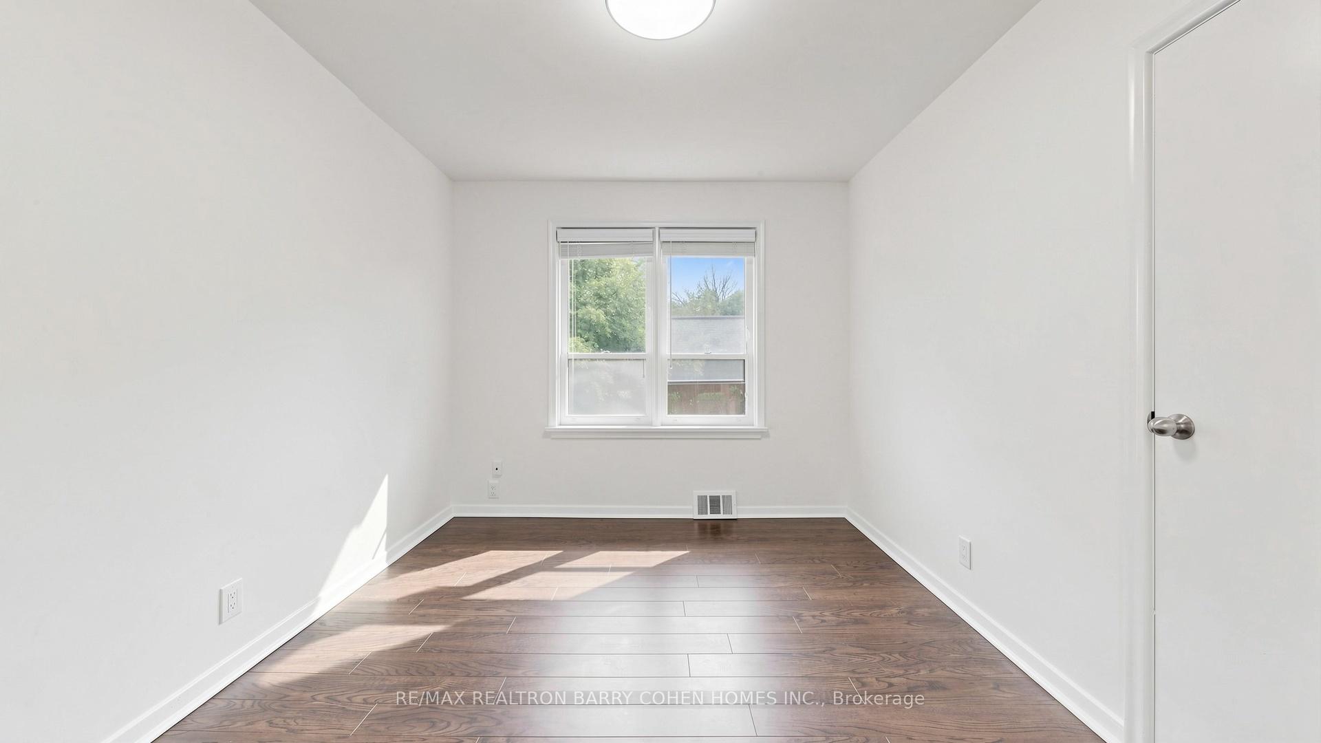 Photo 23 of 3 Greengate Road, North York, Banbury-Don Mills — HOMEH