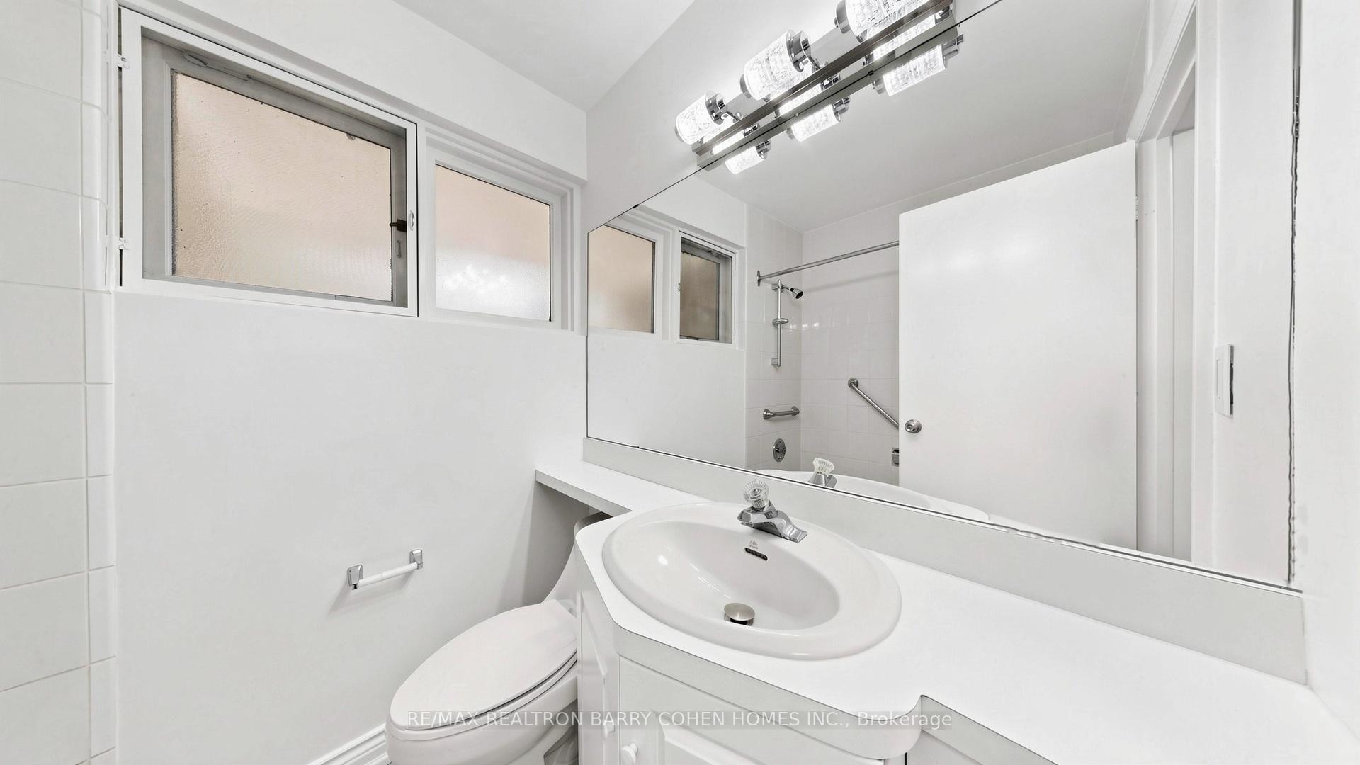 Photo 32 of 3 Greengate Road, North York, Banbury-Don Mills — HOMEH