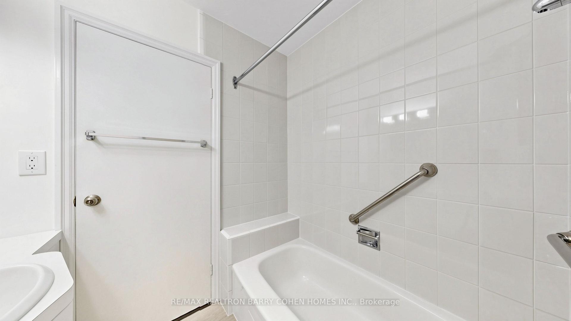 Photo 33 of 3 Greengate Road, North York, Banbury-Don Mills — HOMEH