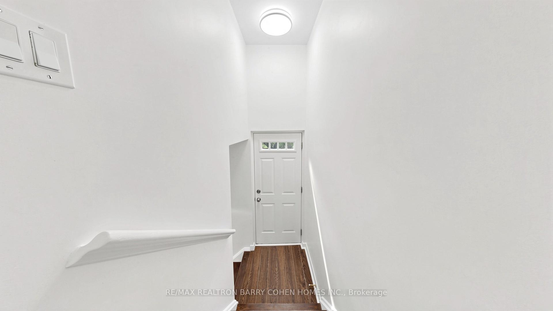 Photo 34 of 3 Greengate Road, North York, Banbury-Don Mills — HOMEH