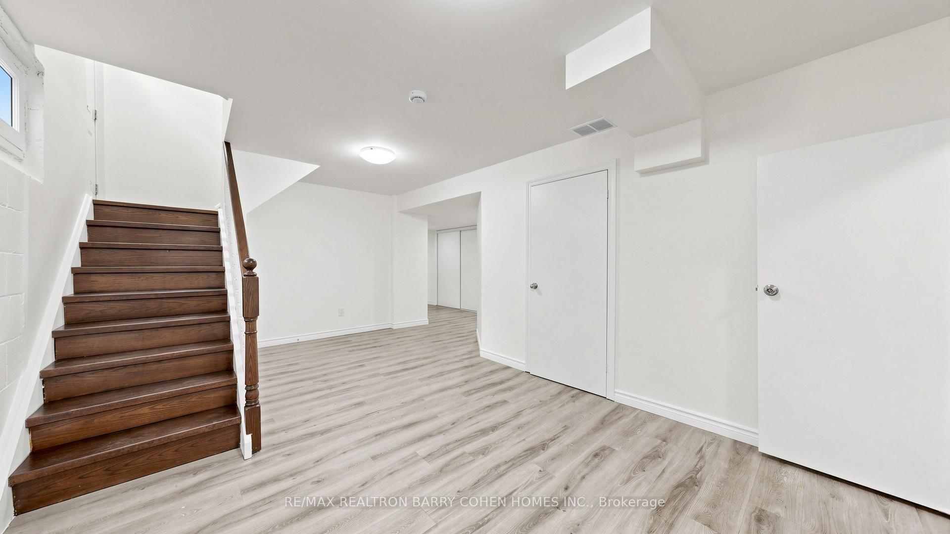Photo 35 of 3 Greengate Road, North York, Banbury-Don Mills — HOMEH