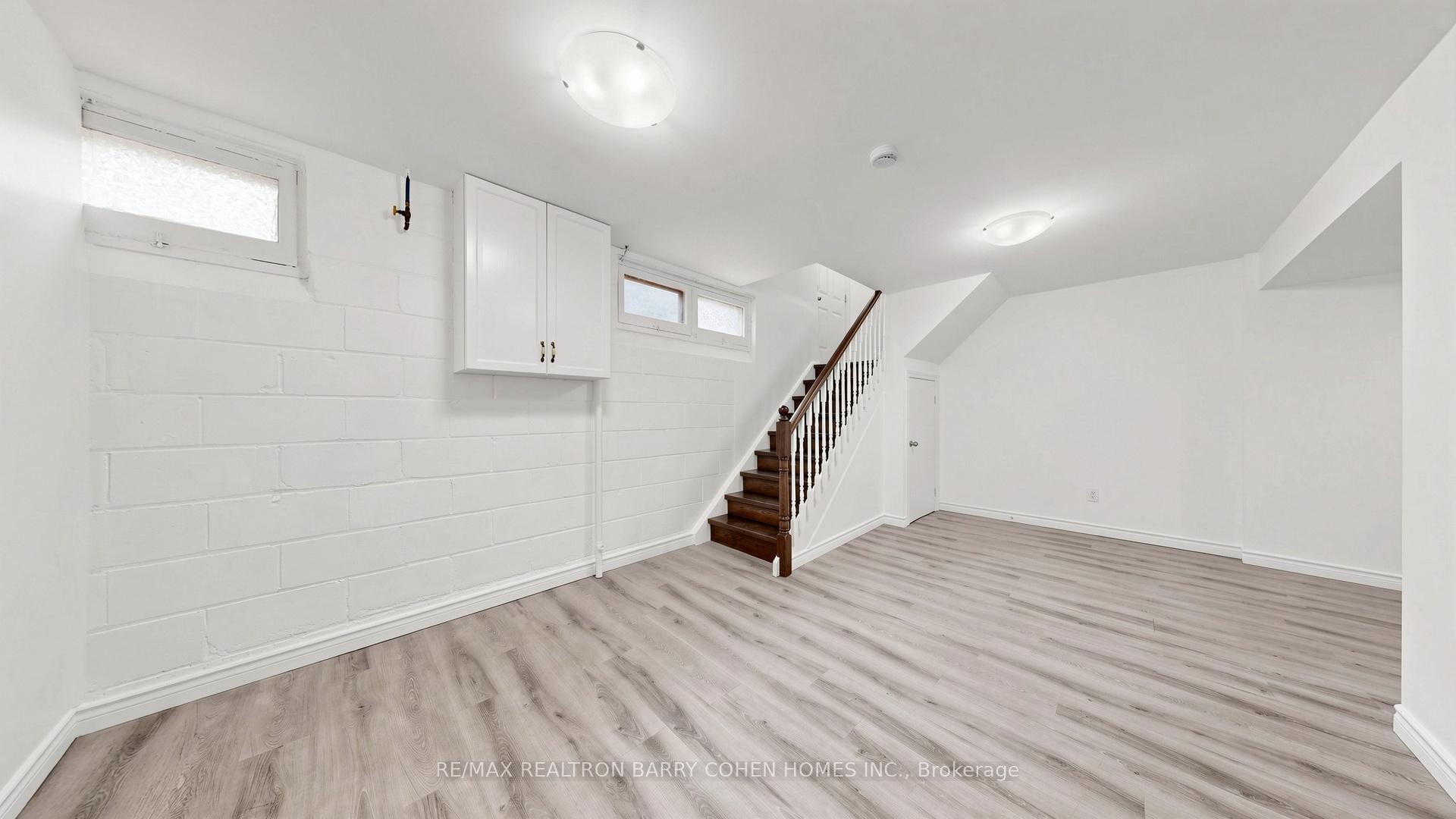 Photo 36 of 3 Greengate Road, North York, Banbury-Don Mills — HOMEH