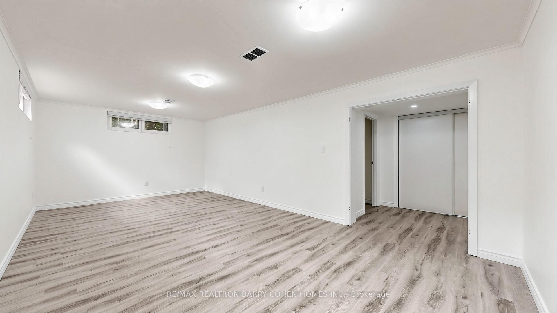 Photo 40 of 3 Greengate Road, North York, Banbury-Don Mills — HOMEH