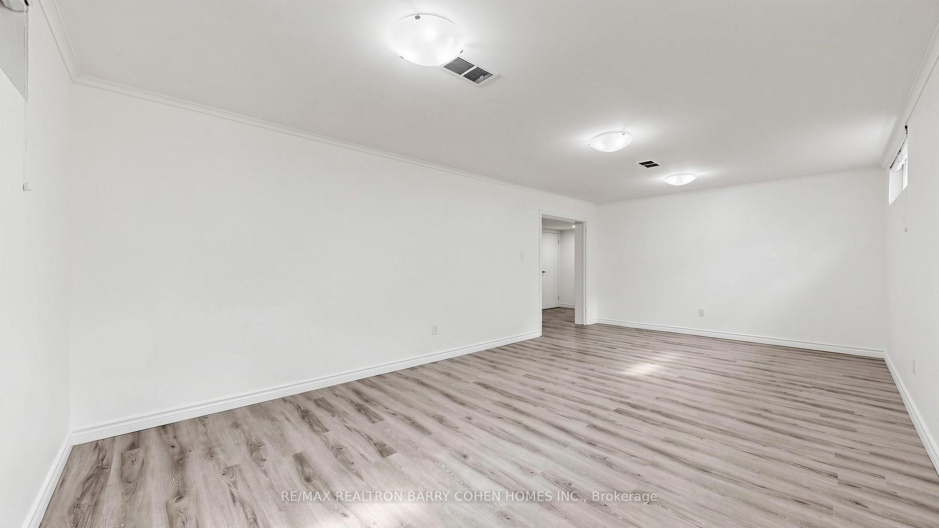 Photo 42 of 3 Greengate Road, North York, Banbury-Don Mills — HOMEH