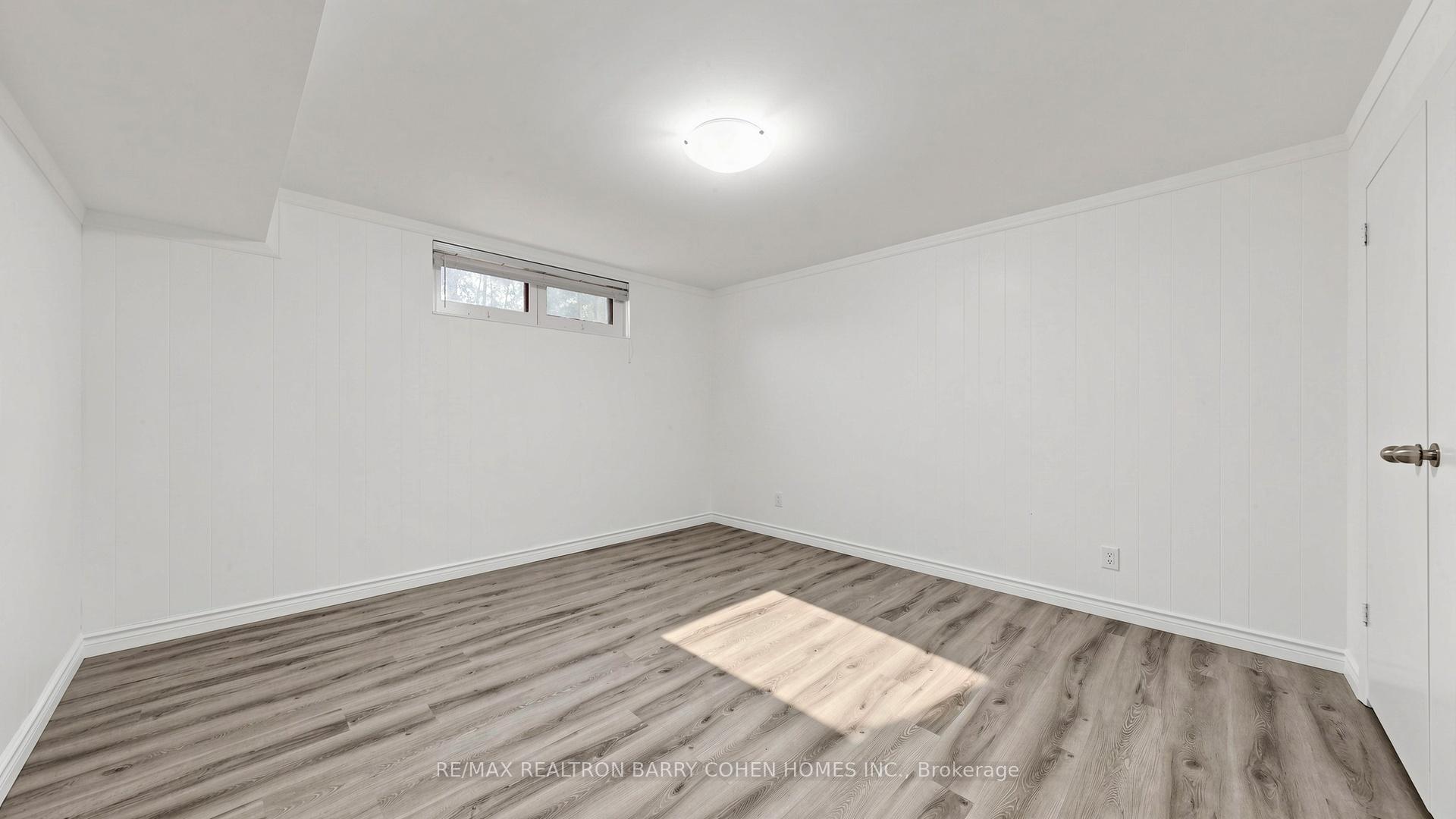 Photo 39 of 3 Greengate Road, North York, Banbury-Don Mills — HOMEH