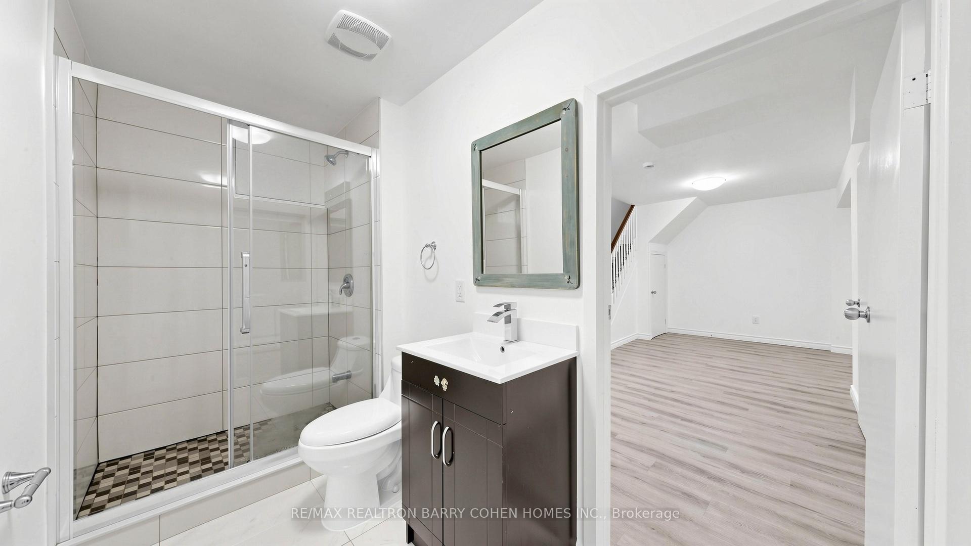 Photo 44 of 3 Greengate Road, North York, Banbury-Don Mills — HOMEH