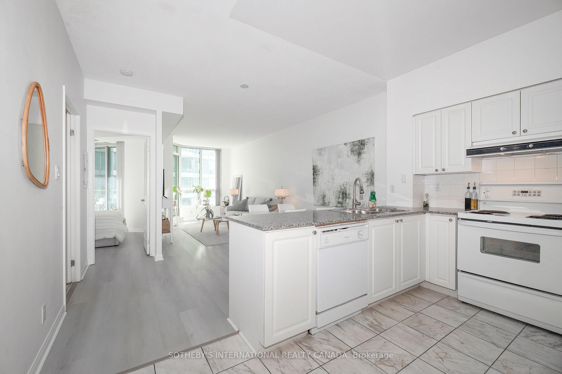 Photo 3 of Unit 1815, 230 Queens Quay W, Toronto, Waterfront Communities — HOMEH