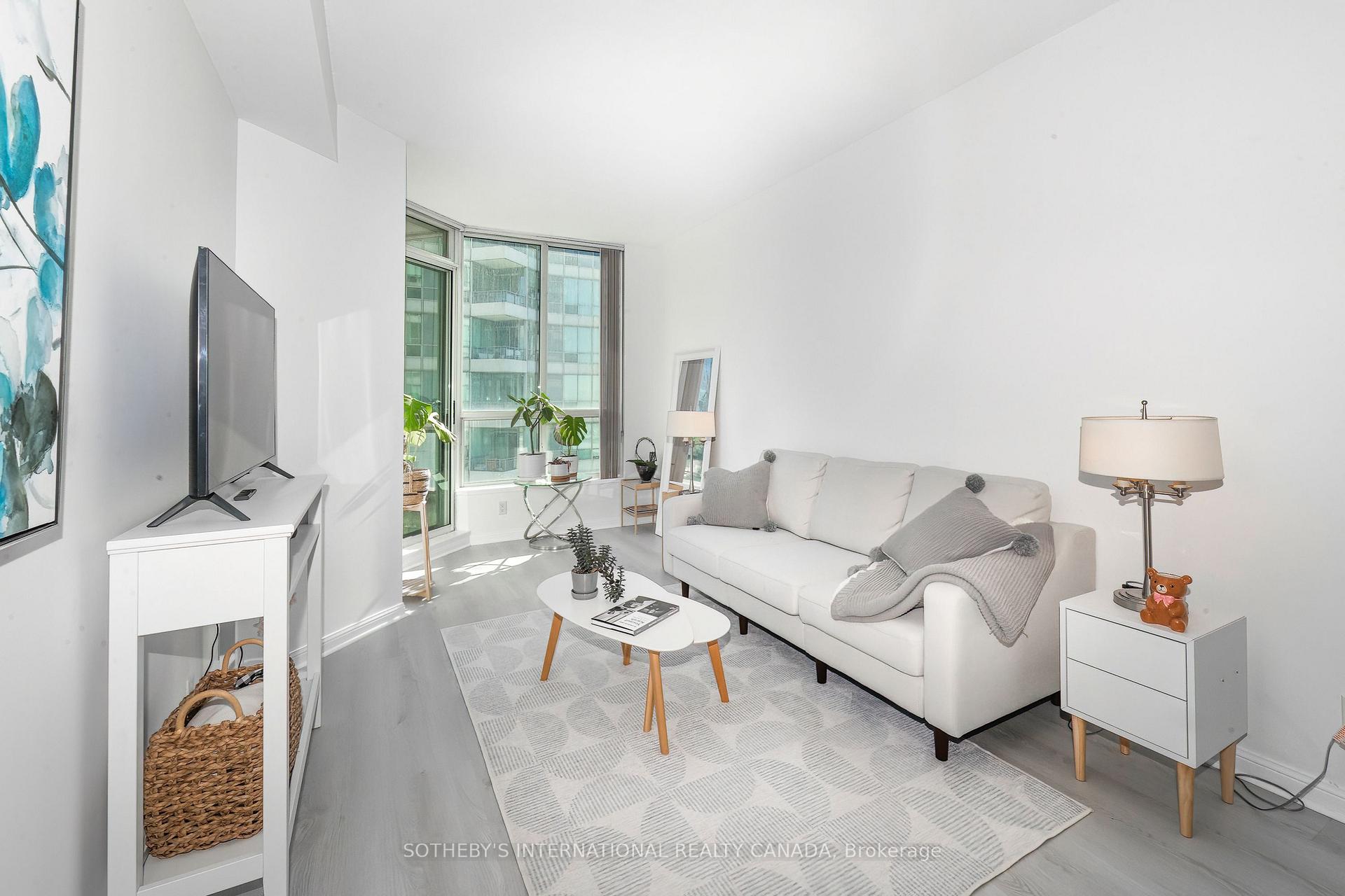 Photo 7 of Unit 1815, 230 Queens Quay W, Toronto, Waterfront Communities — HOMEH