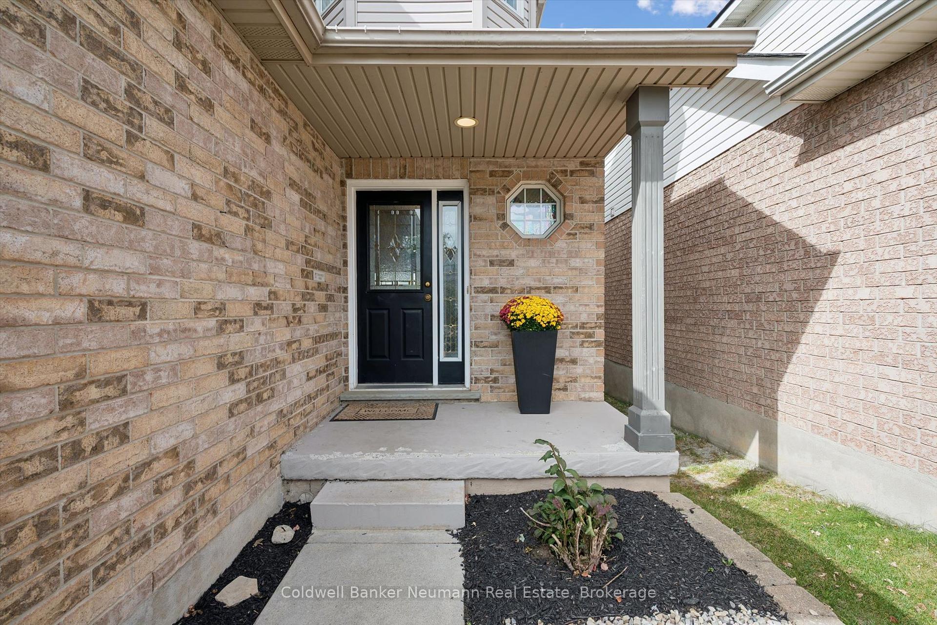 Photo 2 of 45 Marsh Crescent, Guelph, Pineridge/Westminster Woods — HOMEH