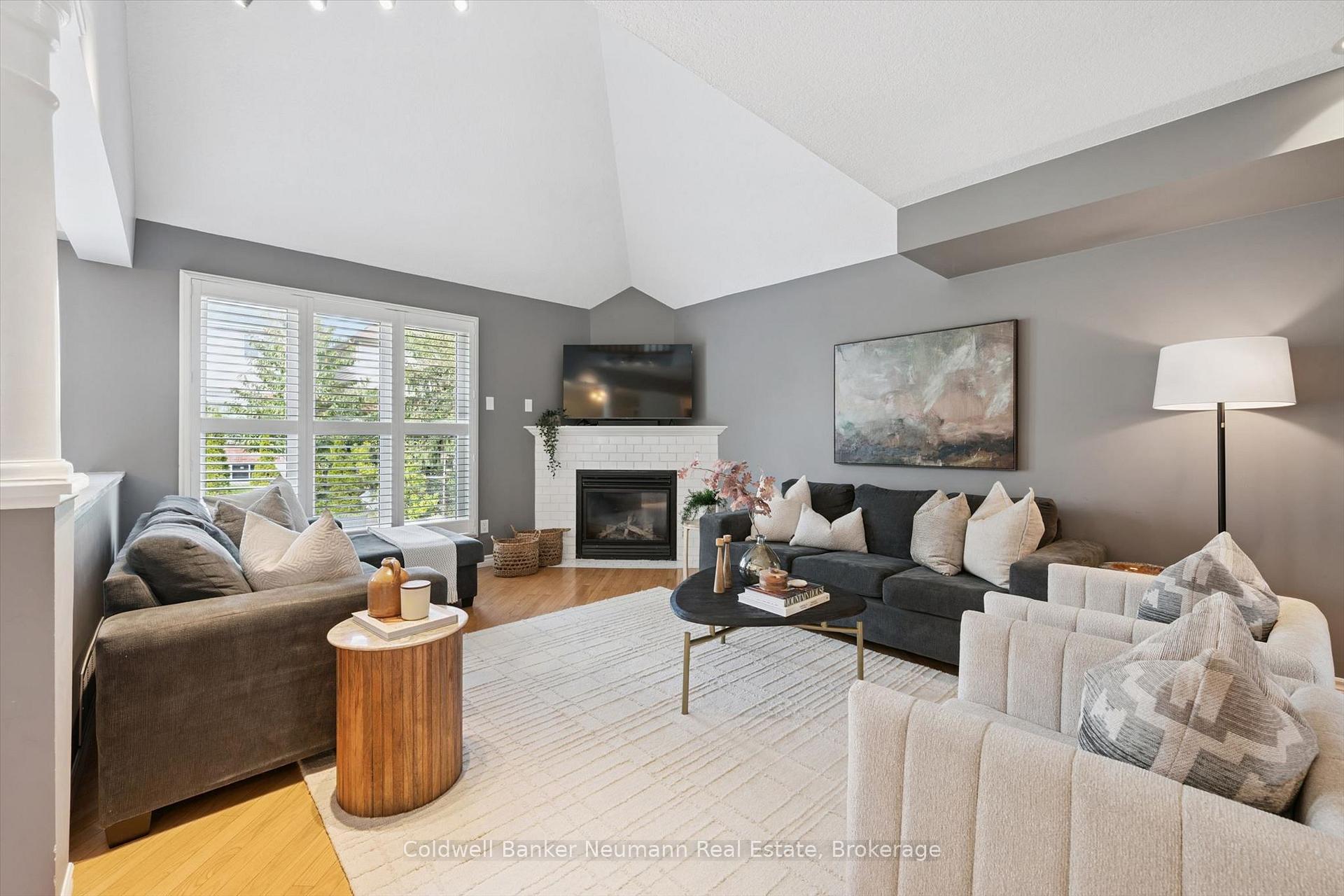 Photo 4 of 45 Marsh Crescent, Guelph, Pineridge/Westminster Woods — HOMEH