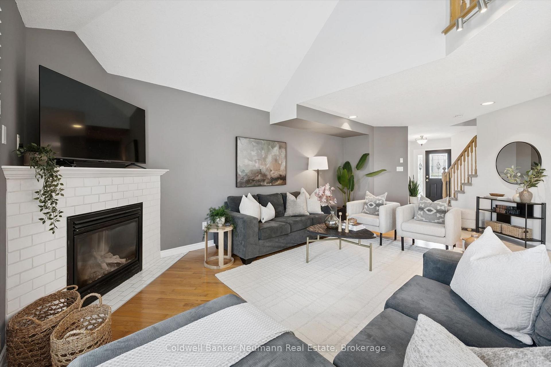 Photo 5 of 45 Marsh Crescent, Guelph, Pineridge/Westminster Woods — HOMEH
