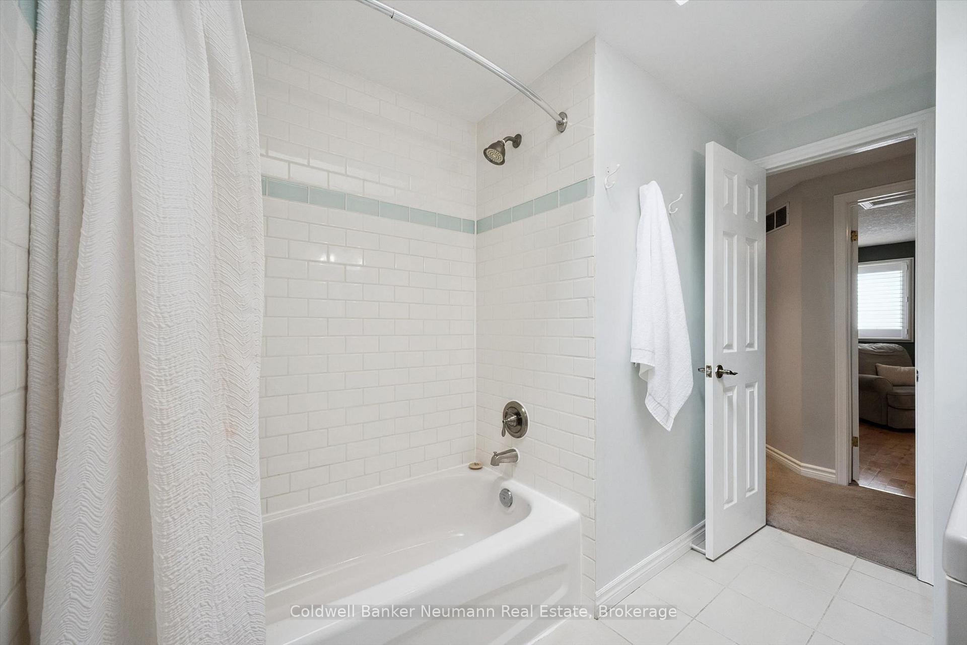 Photo 25 of 45 Marsh Crescent, Guelph, Pineridge/Westminster Woods — HOMEH