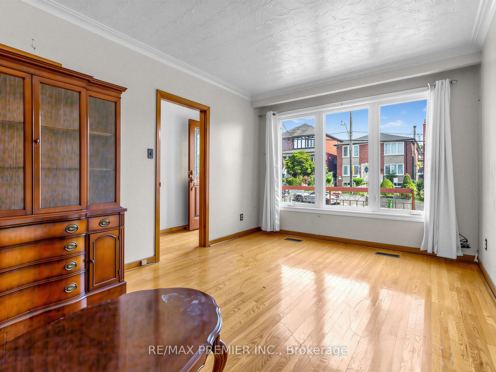 Photo 3 of 86 Gilbert Avenue, Toronto, Corso Italia-Davenport — HOMEH