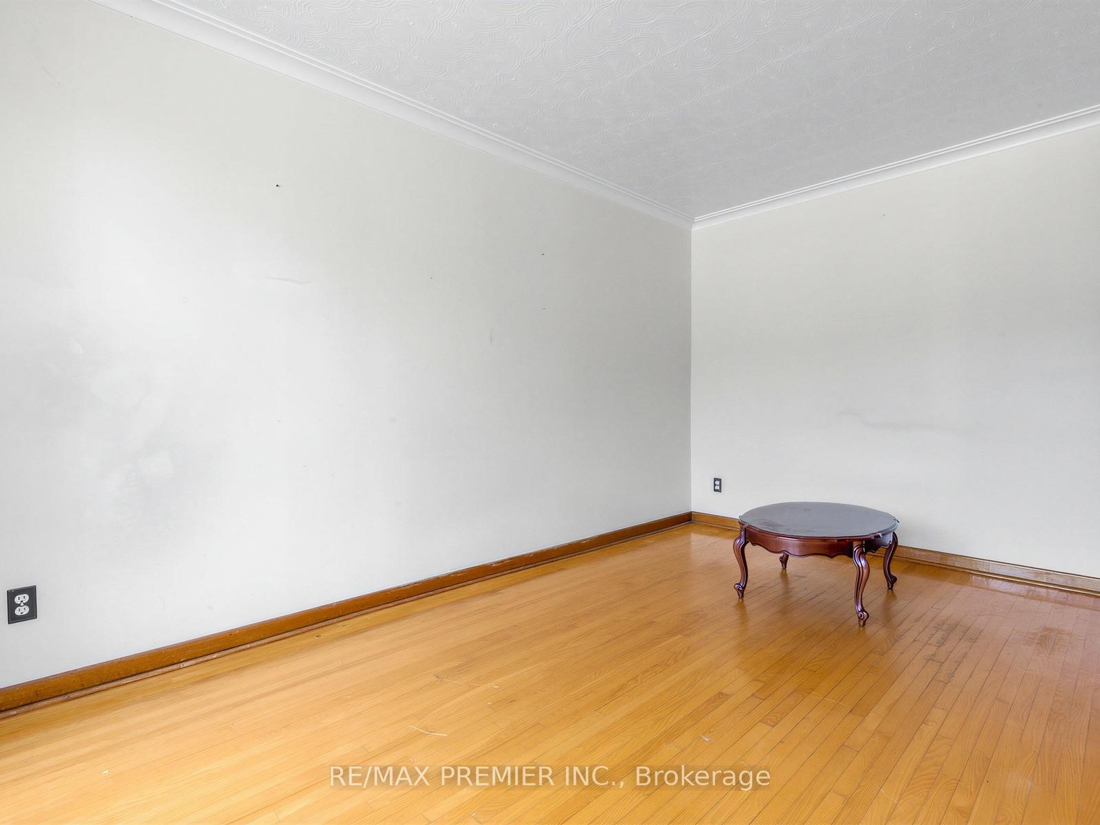 Photo 4 of 86 Gilbert Avenue, Toronto, Corso Italia-Davenport — HOMEH