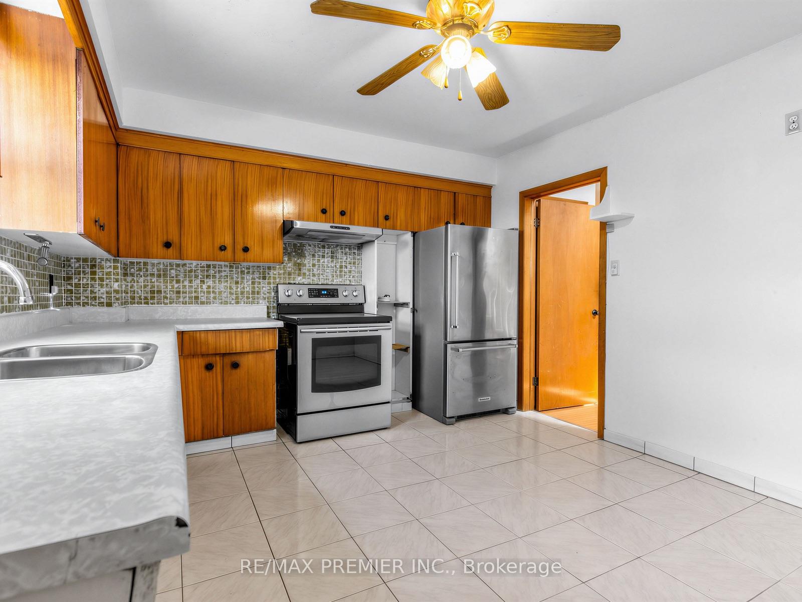 Photo 11 of 86 Gilbert Avenue, Toronto, Corso Italia-Davenport — HOMEH